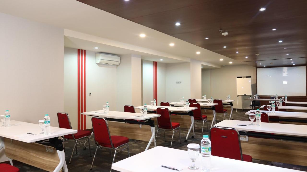 Moritz Hotel Rsab Harapan Kita Jakarta Exteriér fotografie